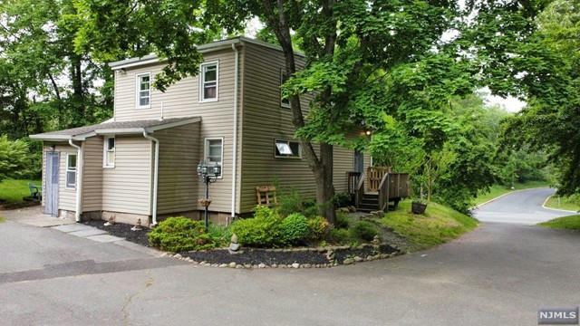 551 EWING AVE, FRANKLIN LAKES, NJ 07417, photo 1 of 20