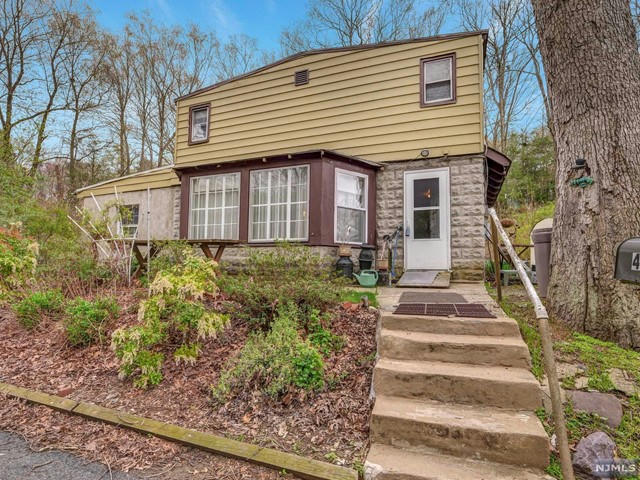 48 LILLY RD, WANAQUE, NJ 07465, photo 1 of 24