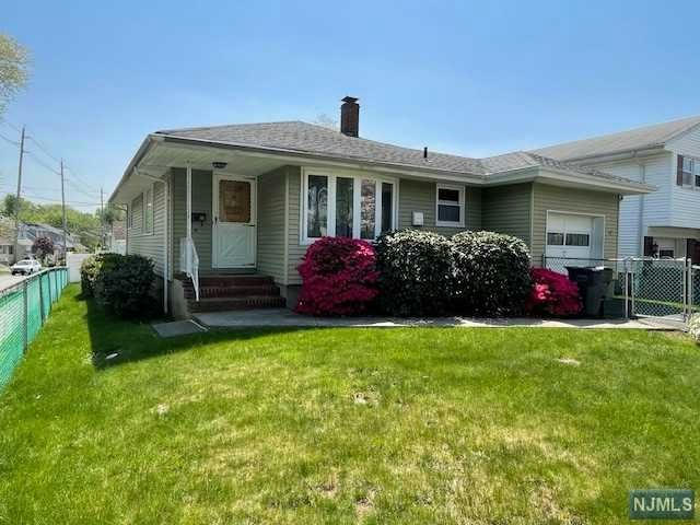 6 STILLMAN AVE, BERGENFIELD, NJ 07621, photo 1 of 21