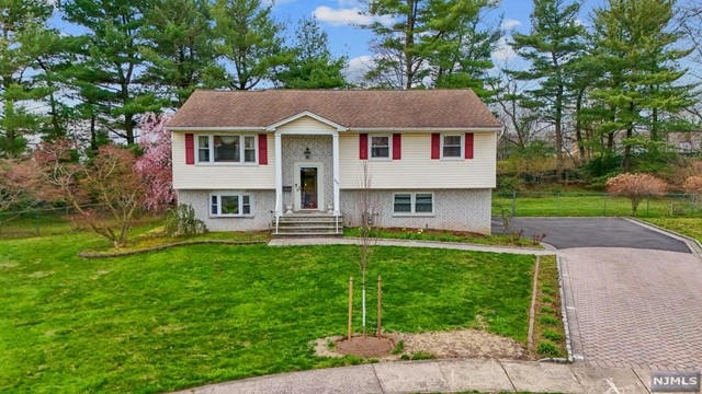 777 DECKER PL, PARAMUS, NJ 07652 Single Family Residence For Sale | MLS ...